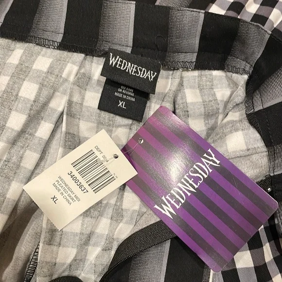 Wednesday Nevermore Academy Skirt XL Goth Punk Addams Family NWT Halloween - Picture 10 of 10